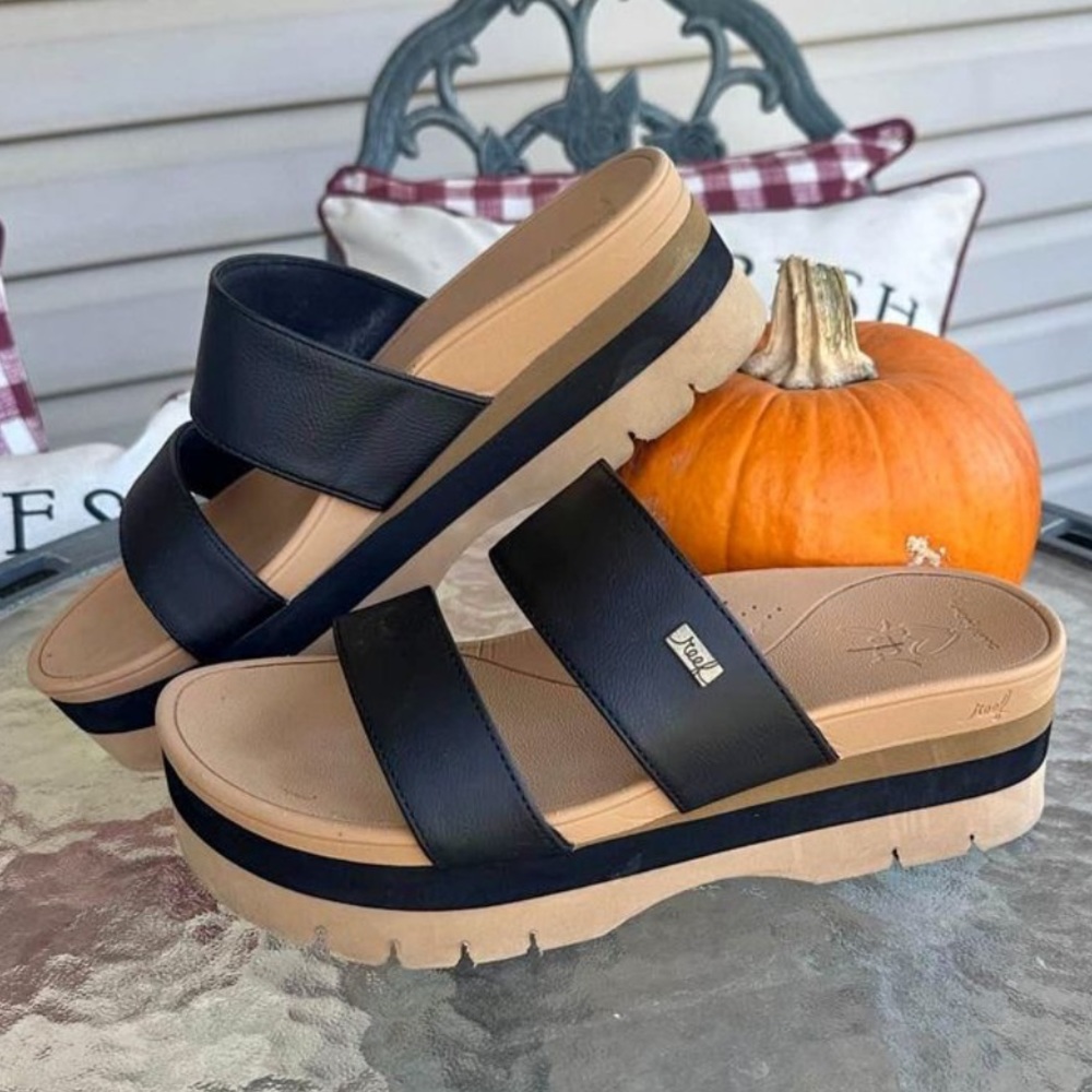 Reef Women’s wedge sandal